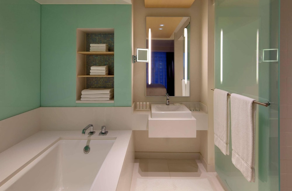 Radisson Blu Aqua Hotel Chicago — Hotel rooms in Chicago, Illinois