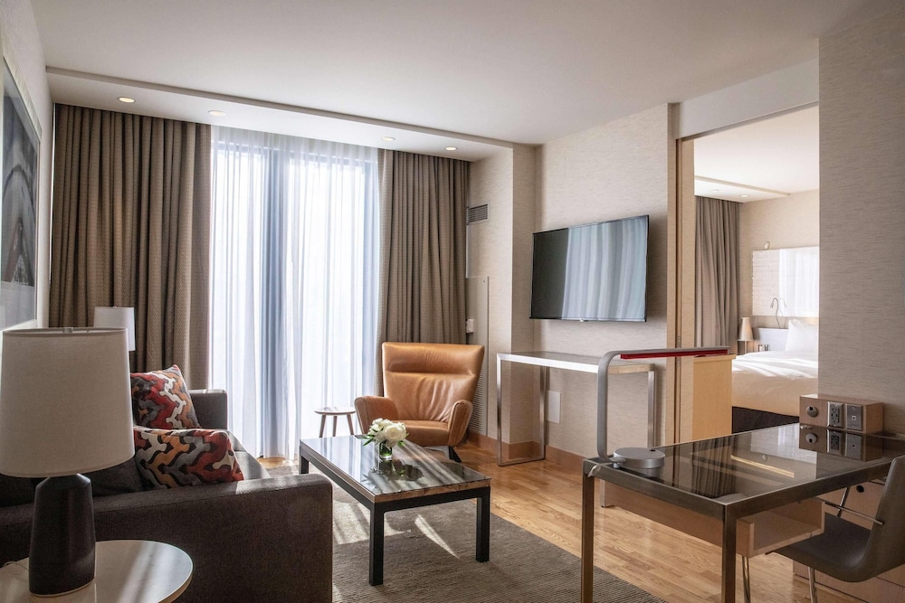 Radisson Blu Aqua Hotel Chicago — Hotel rooms in Chicago, Illinois