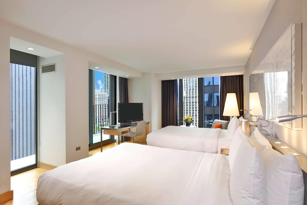 Radisson Blu Aqua Hotel Chicago — Hotel rooms in Chicago, Illinois