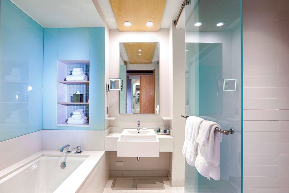 Radisson Blu Aqua Hotel Chicago — Hotel rooms in Chicago, Illinois