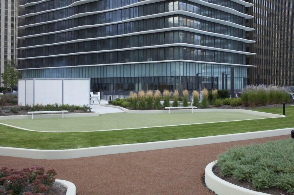 Radisson Blu Aqua Hotel Chicago — Hotel building in Chicago, Illinois
