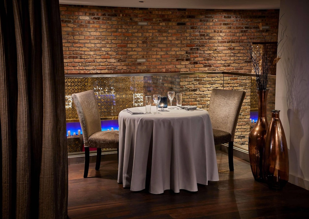 Radisson Blu Aqua Hotel Chicago — Restaurant & bars in Chicago, Illinois