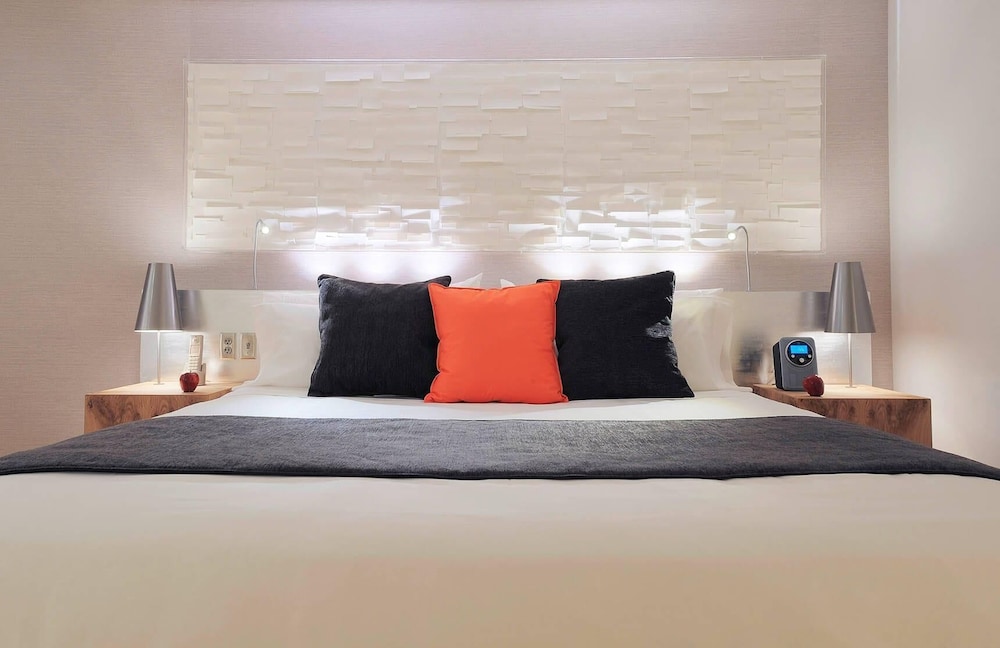 Radisson Blu Aqua Hotel Chicago — Hotel rooms in Chicago, Illinois