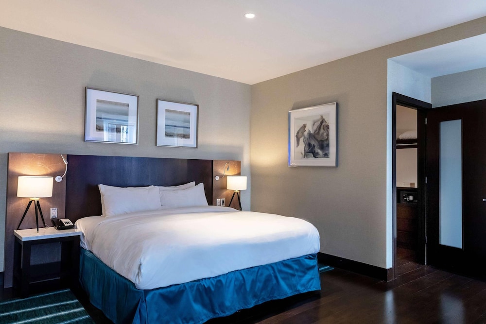 Radisson Blu Aqua Hotel Chicago — Hotel rooms in Chicago, Illinois