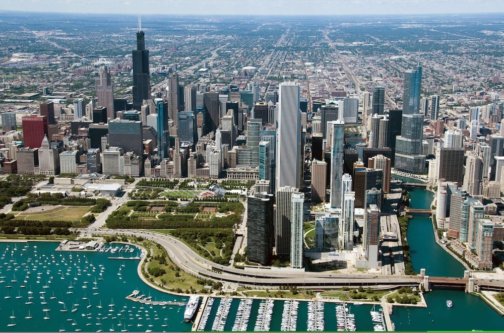 Radisson Blu Aqua Hotel Chicago — Attractions in the area in Chicago, Illinois