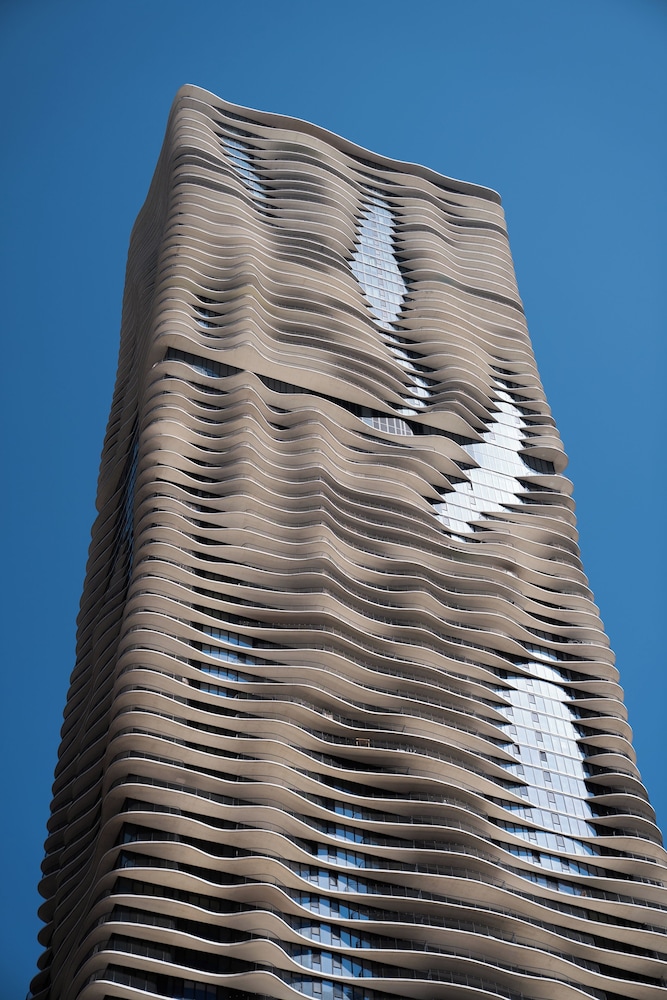 Radisson Blu Aqua Hotel Chicago — Hotel building in Chicago, Illinois
