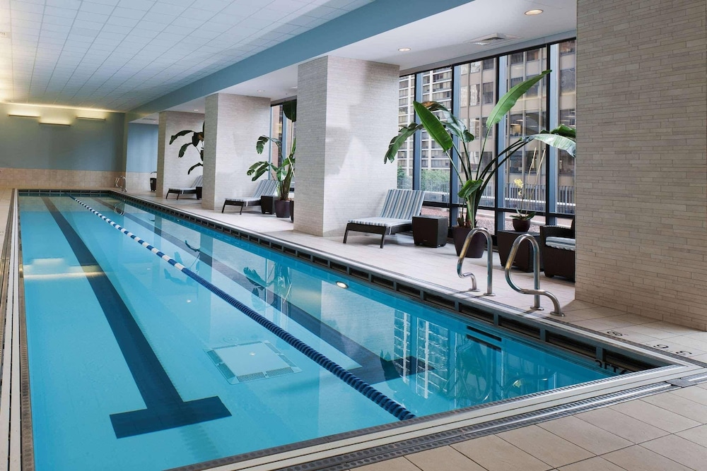 Radisson Blu Aqua Hotel Chicago — Swimming pool in Chicago, Illinois