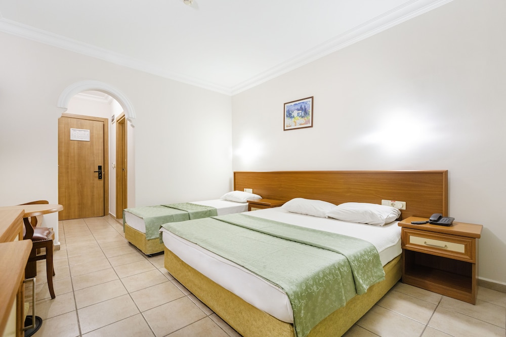 Alanya Beach Hotel — Hotel rooms in Alanya