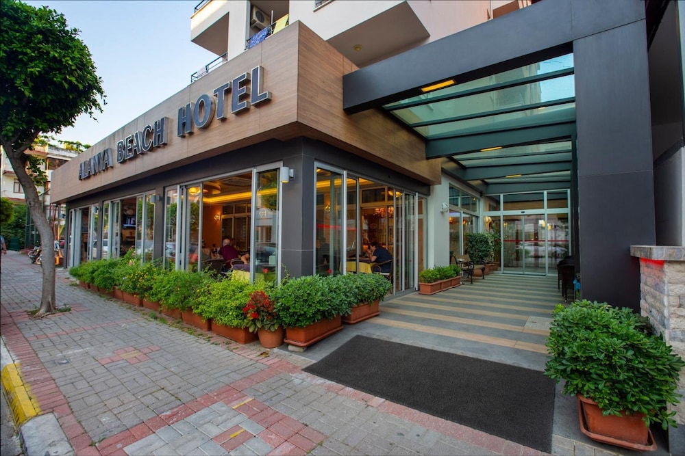 Alanya Beach Hotel — Hotel building in Alanya