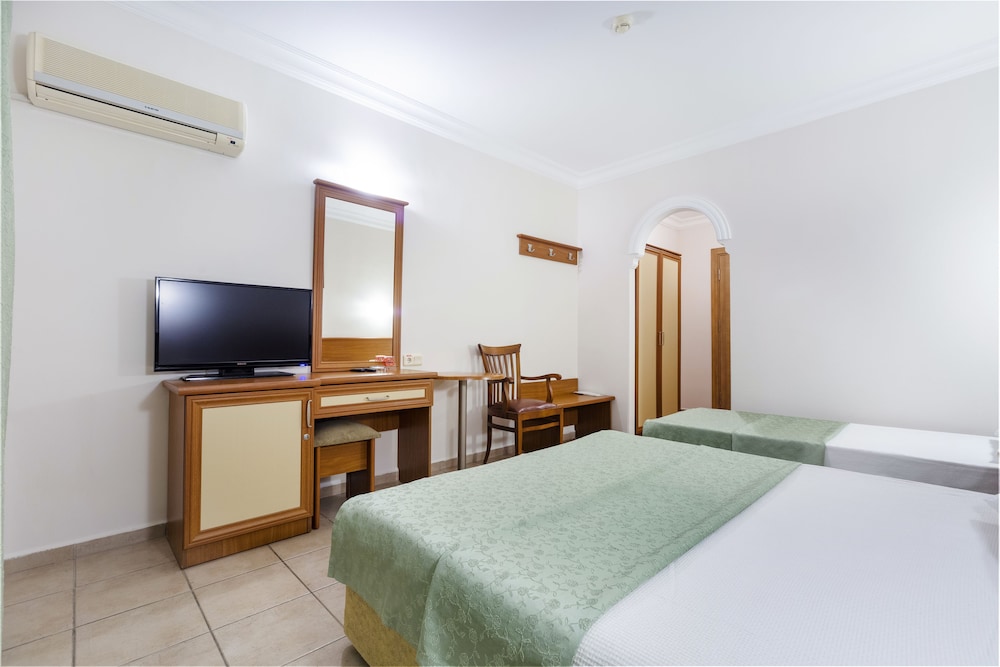 Alanya Beach Hotel — Hotel rooms in Alanya