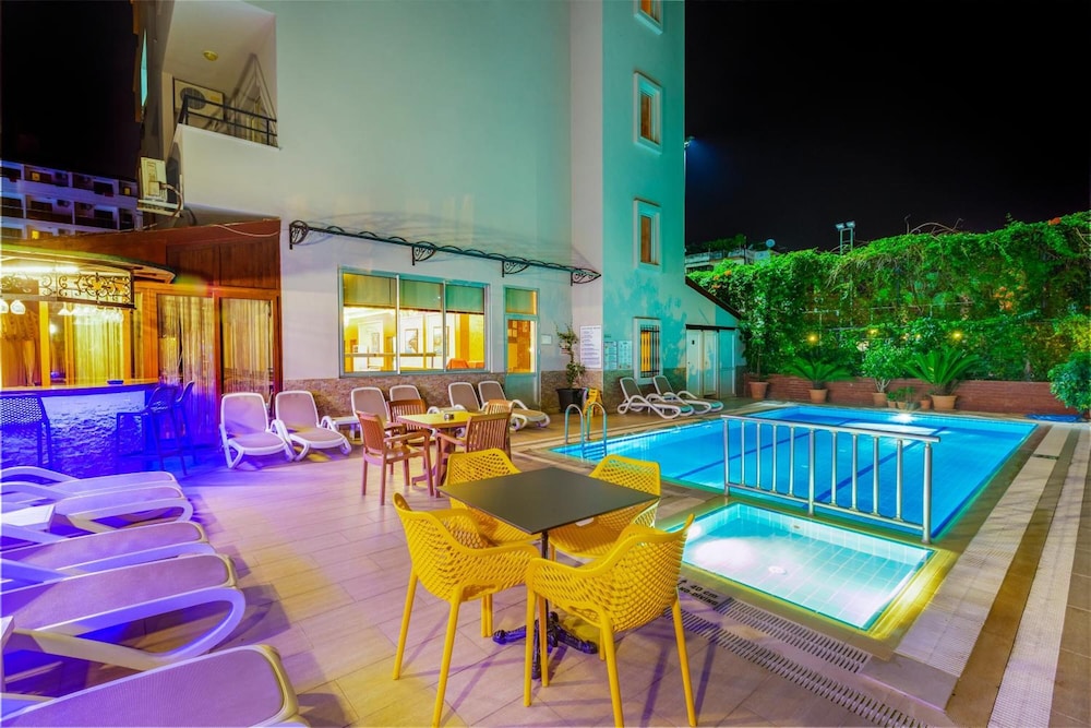 Alanya Beach Hotel — Swimming pool in Alanya