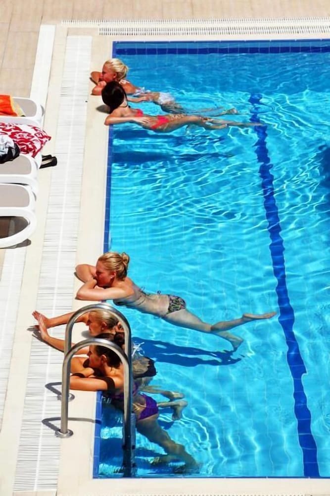 Alanya Beach Hotel — Swimming pool in Alanya