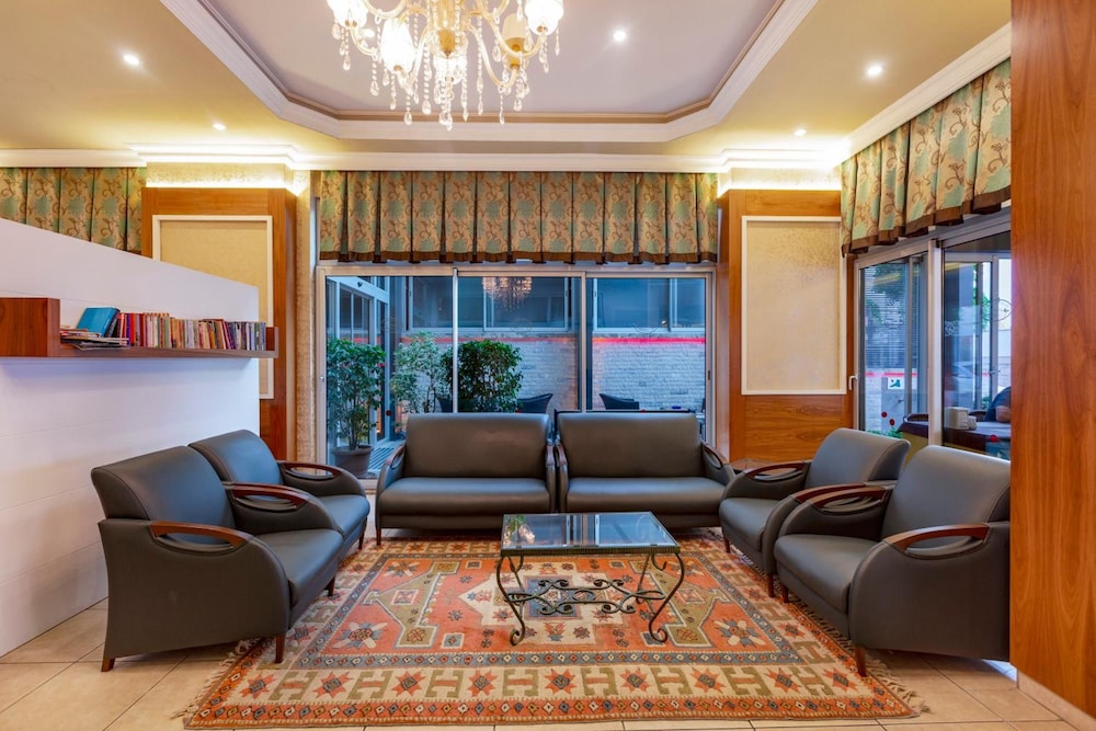 Alanya Beach Hotel — Hotel building in Alanya