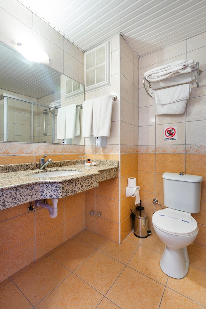 Alanya Beach Hotel — Hotel rooms in Alanya