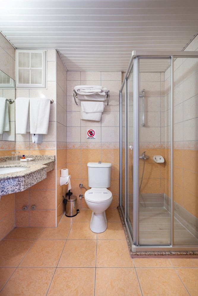 Alanya Beach Hotel — Hotel rooms in Alanya