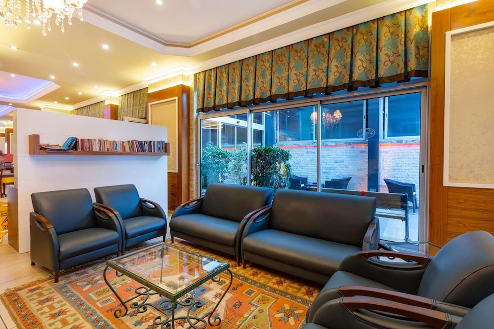 Alanya Beach Hotel — Hotel building in Alanya