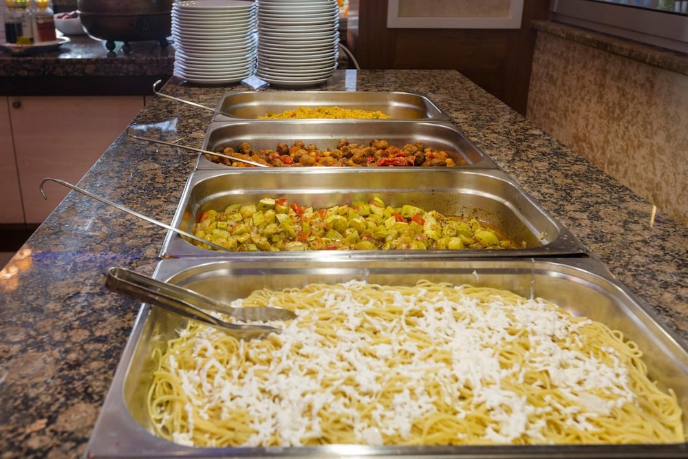 Alanya Beach Hotel — Restaurant & bars in Alanya