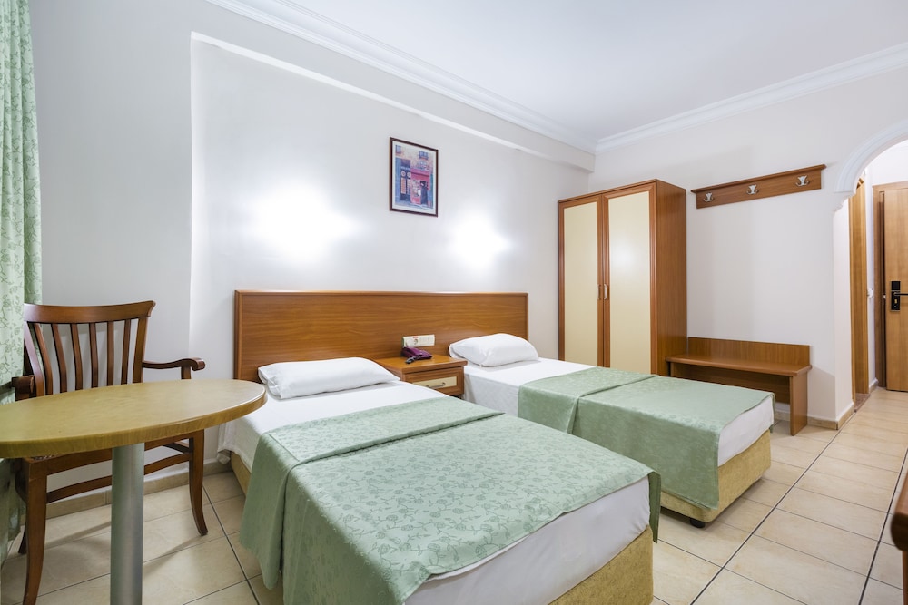 Alanya Beach Hotel — Hotel rooms in Alanya