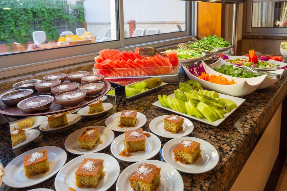 Alanya Beach Hotel — Restaurant & bars in Alanya