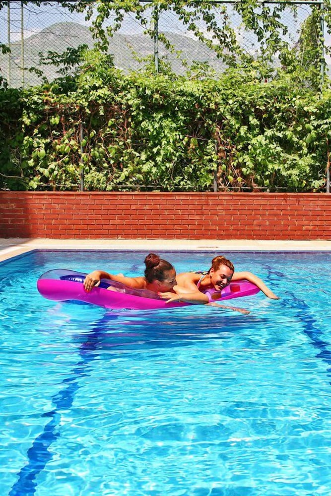 Alanya Beach Hotel — Swimming pool in Alanya