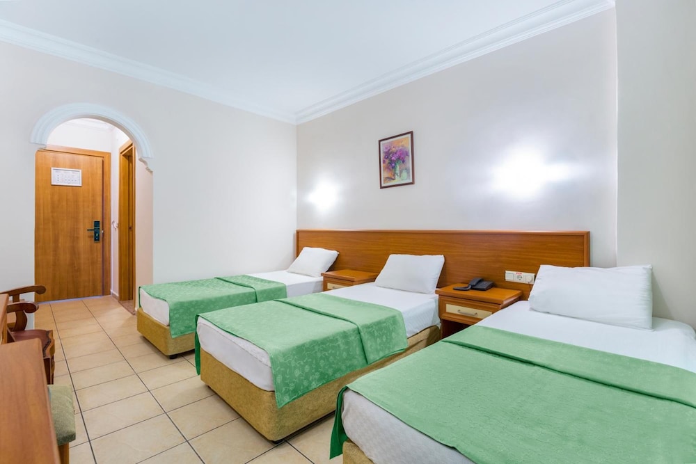 Alanya Beach Hotel — Hotel rooms in Alanya