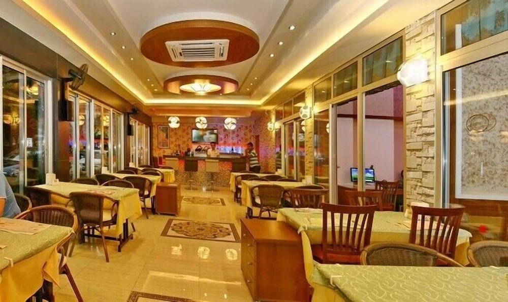Alanya Beach Hotel — Restaurant & bars in Alanya