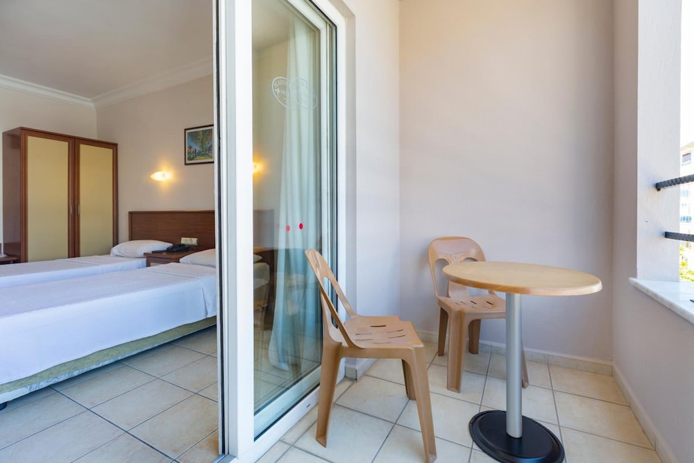 Alanya Beach Hotel — Hotel rooms in Alanya