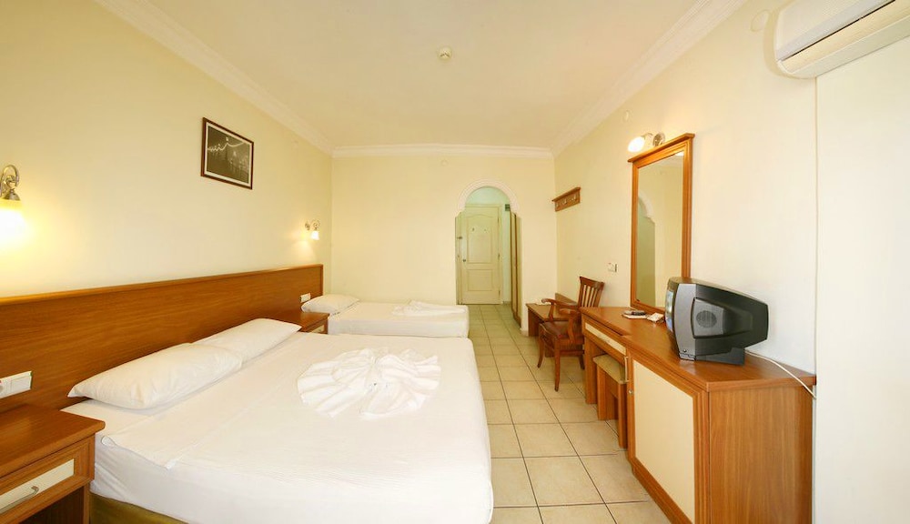Alanya Beach Hotel — Hotel rooms in Alanya