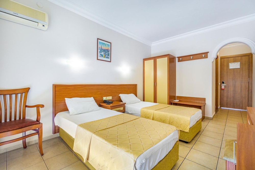 Alanya Beach Hotel — Hotel rooms in Alanya