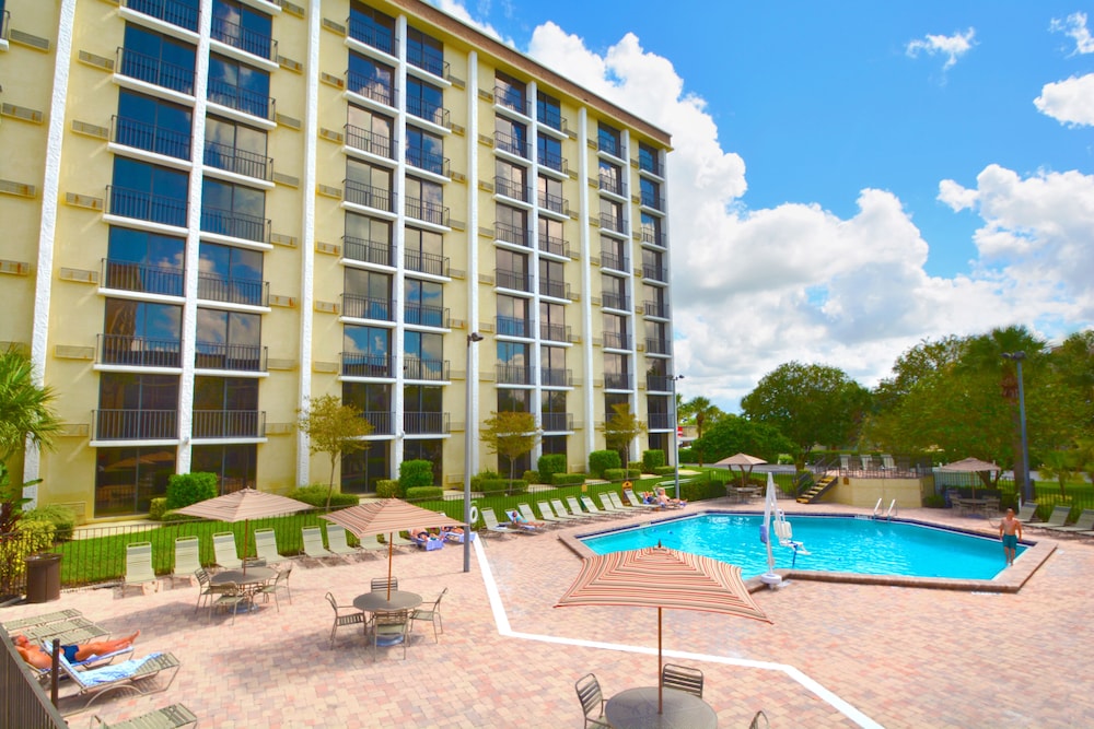 Rosen Inn, closest to Universal — Swimming pool in Orlando, Florida