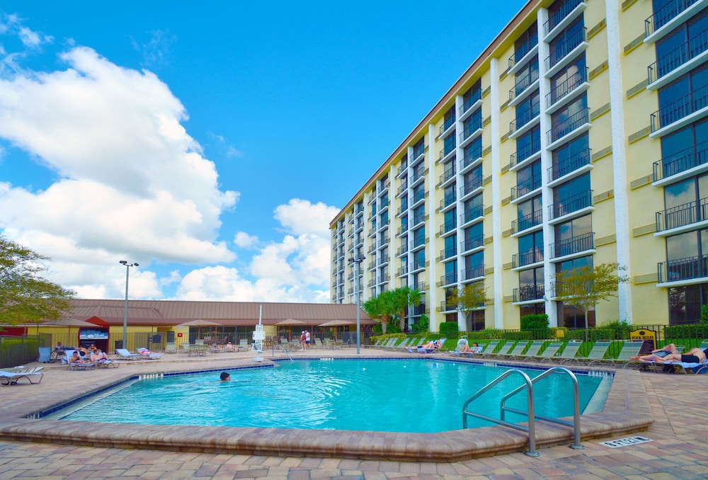 Rosen Inn, closest to Universal — Swimming pool in Orlando, Florida