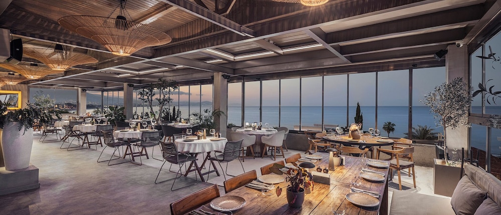 Büyük Hotel — Restaurant & bars in Alanya
