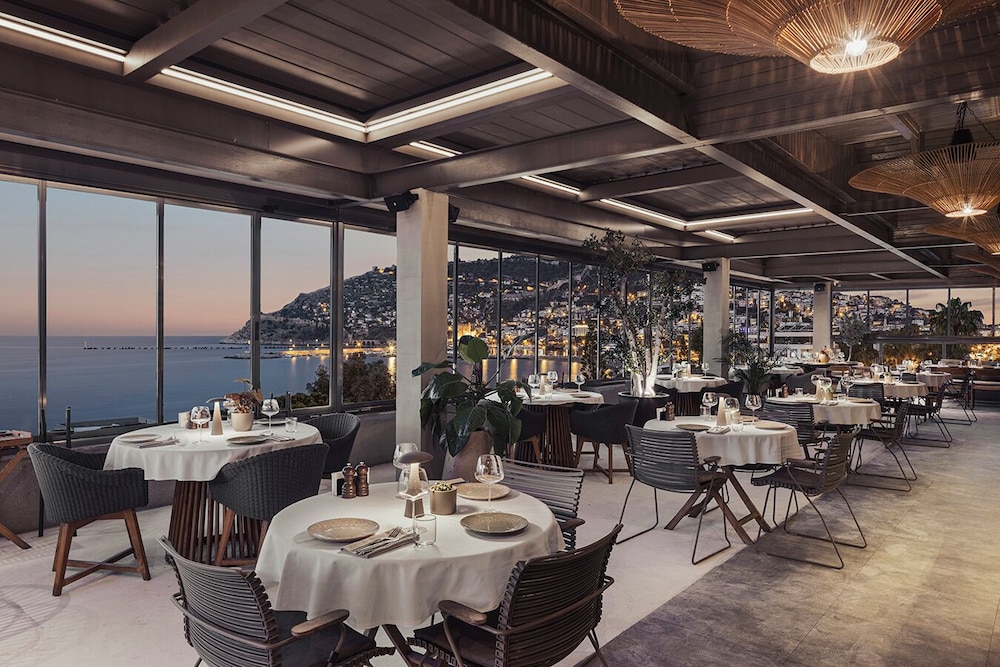 Büyük Hotel — Restaurant & bars in Alanya