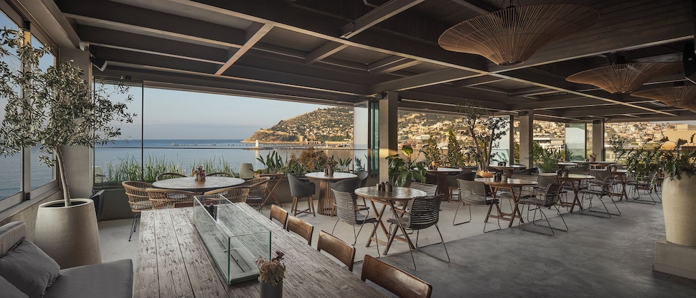 Büyük Hotel — Restaurant & bars in Alanya