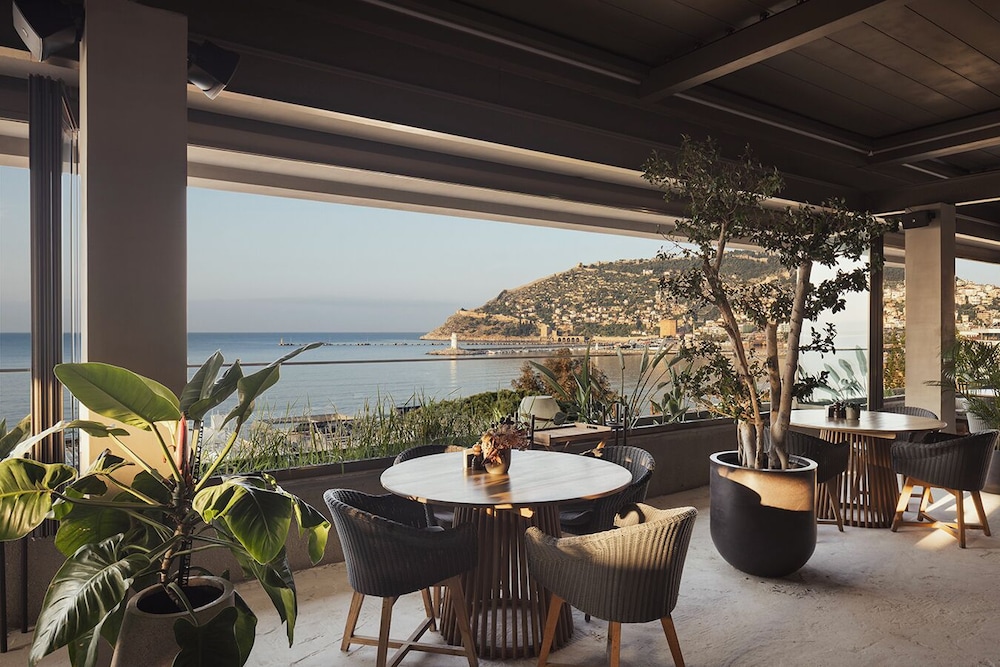 Büyük Hotel — Restaurant & bars in Alanya
