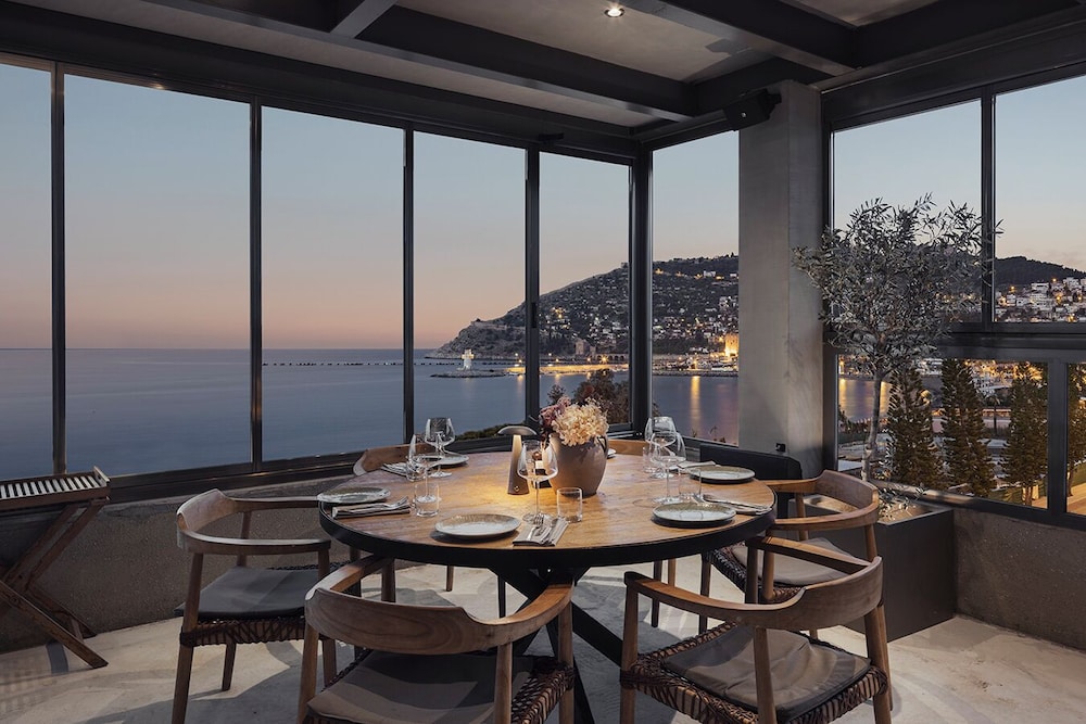 Büyük Hotel — Restaurant & bars in Alanya