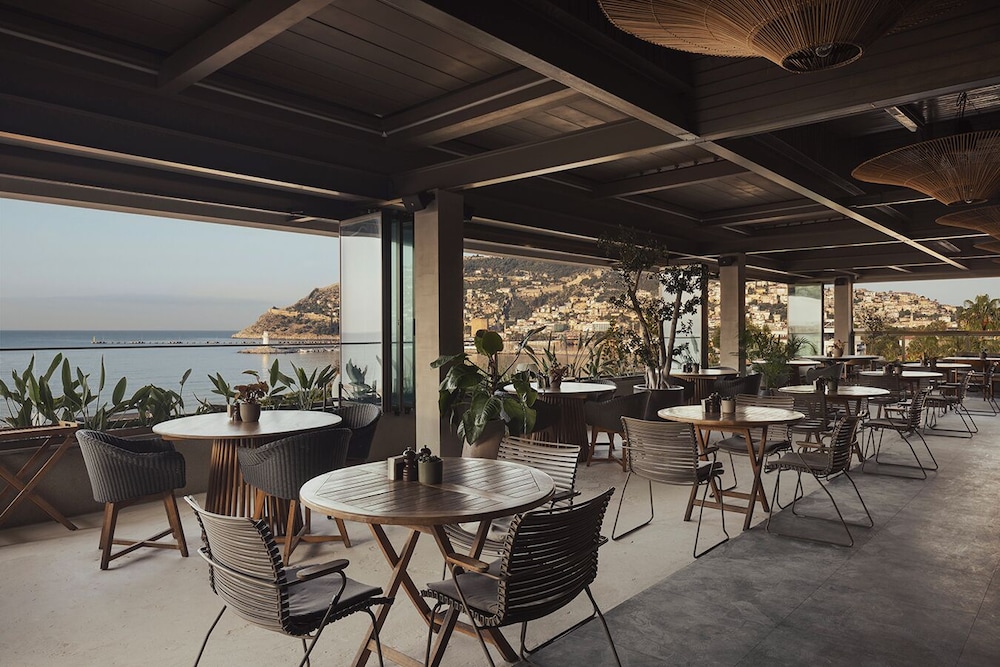 Büyük Hotel — Restaurant & bars in Alanya