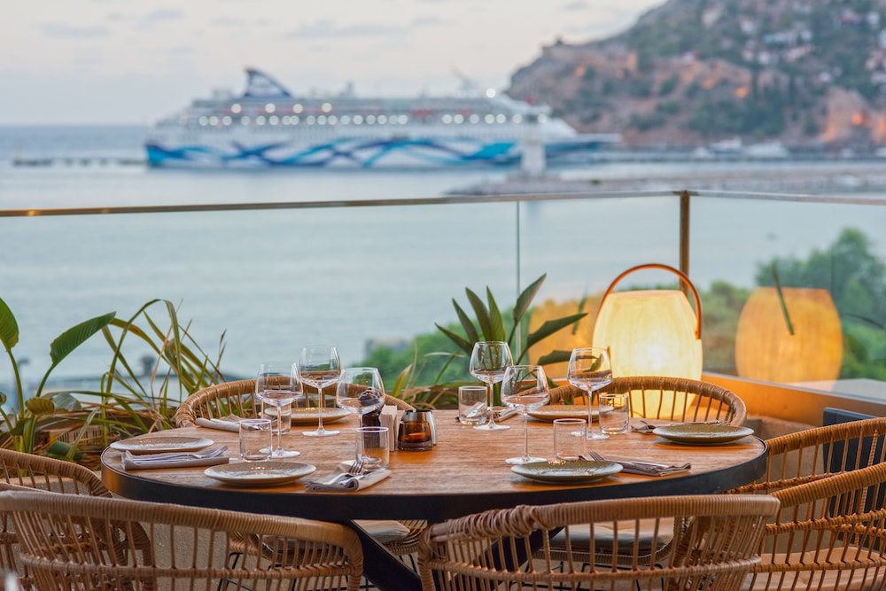 Büyük Hotel — Restaurant & bars in Alanya