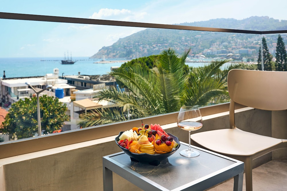 Büyük Hotel — Hotel rooms in Alanya
