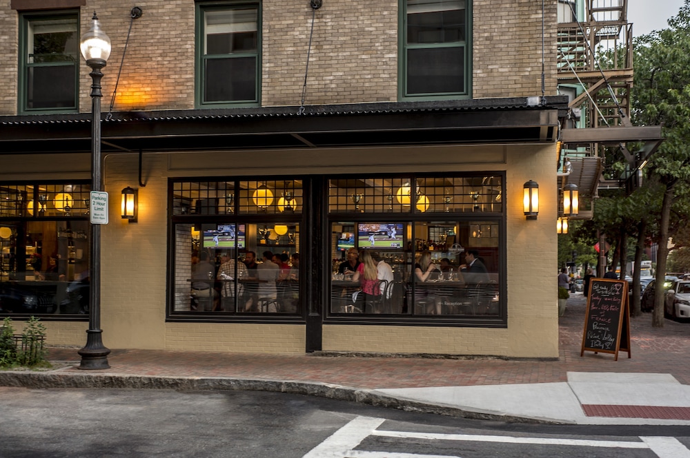 Staypineapple, A Delightful Hotel, South End — Restaurant & bars in Boston, Massachusetts
