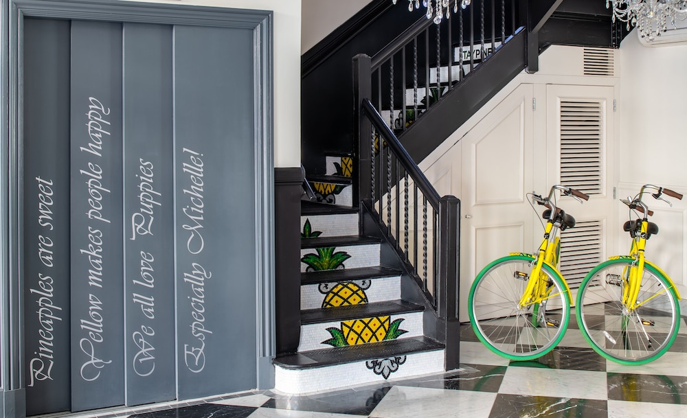 Staypineapple, A Delightful Hotel, South End — Hotel building in Boston, Massachusetts