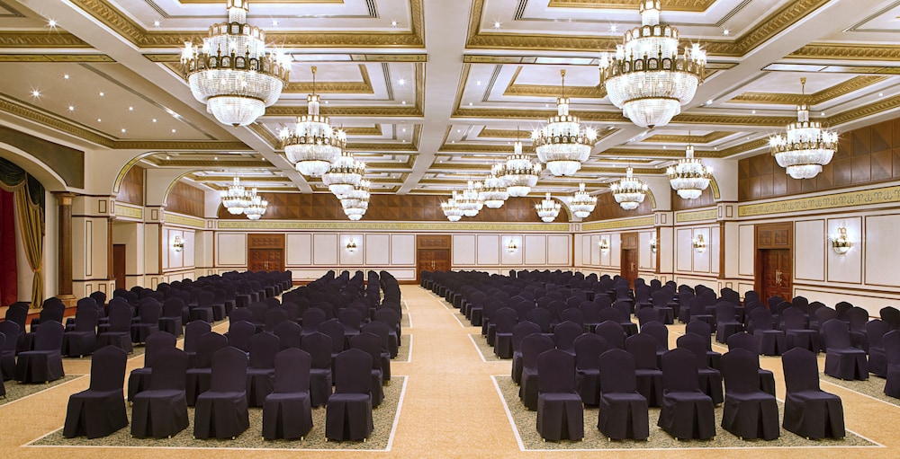 Al Raha Beach Resort & Spa — Hotel building in Abu Dhabi