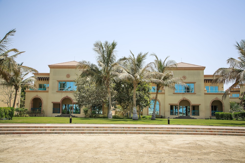Al Raha Beach Resort & Spa — Hotel building in Abu Dhabi