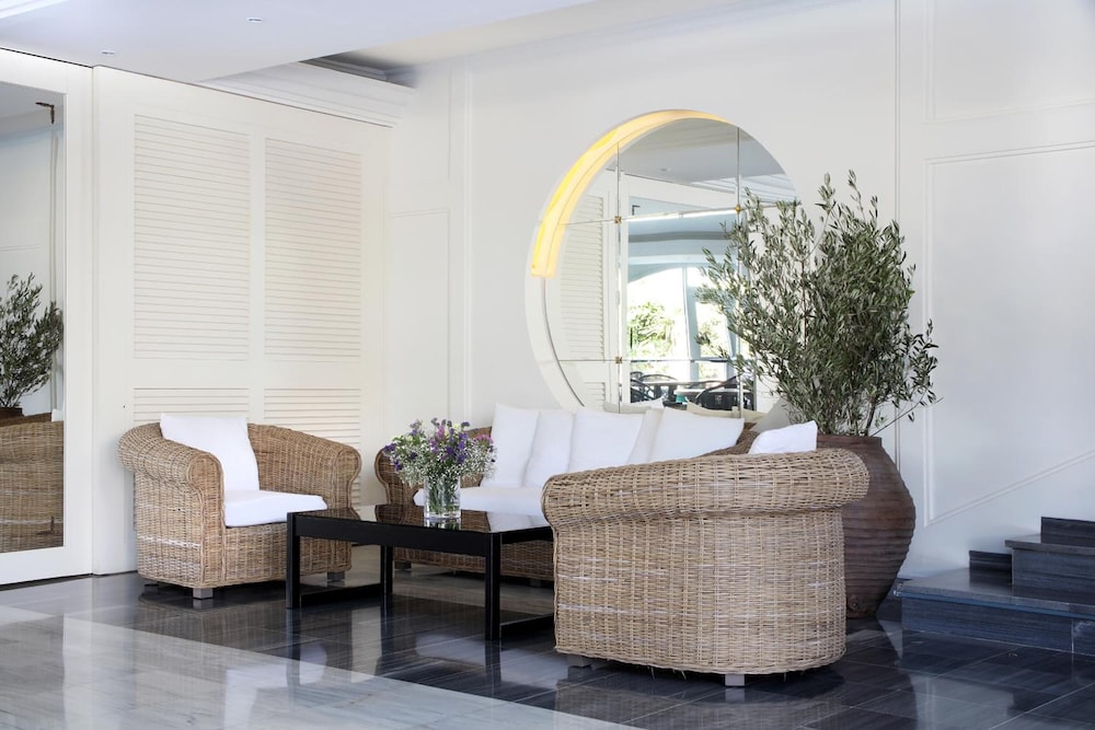 Augusta Club & Spa - Adults Only — Hotel building in Lloret de Mar, Catalonia