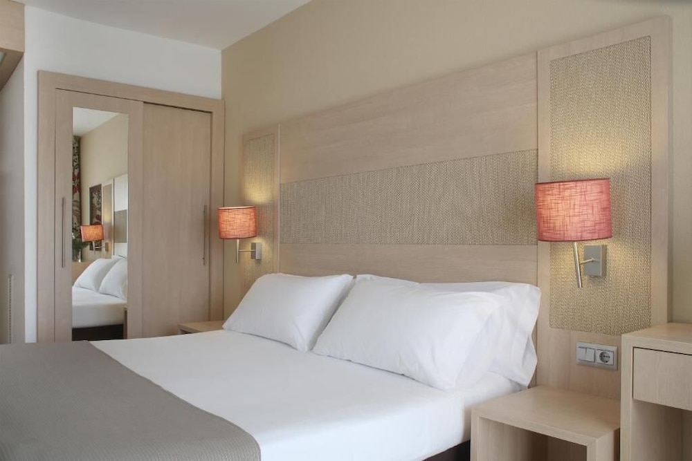 Augusta Club & Spa - Adults Only — Hotel rooms in Lloret de Mar, Catalonia