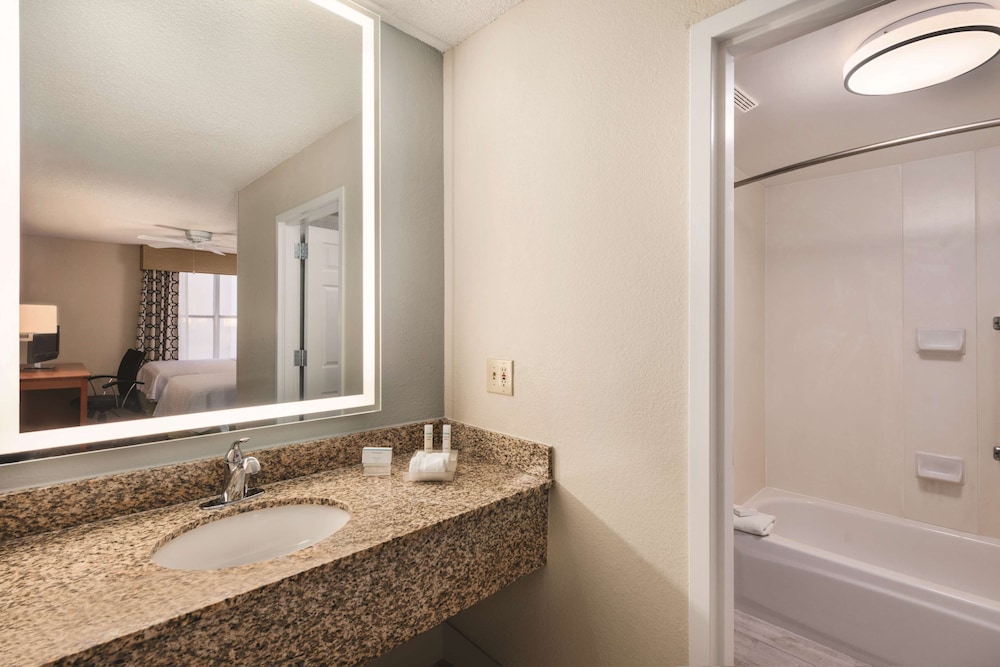 Homewood Suites by Hilton Orlando-International Drive/Convention Center — Hotel rooms in Orlando, Florida