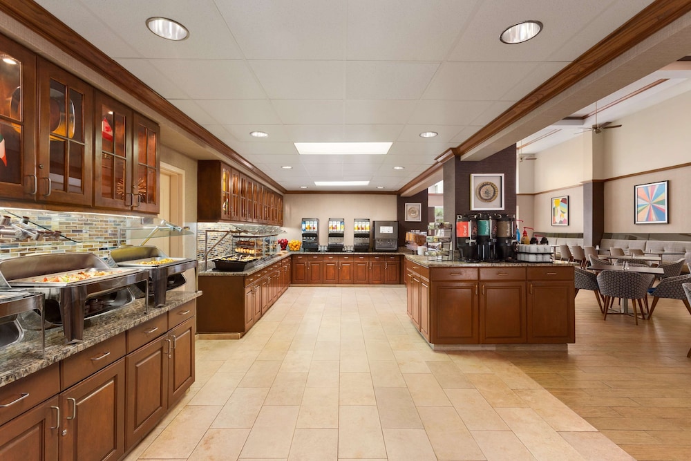 Homewood Suites by Hilton Orlando-International Drive/Convention Center — Restaurant & bars in Orlando, Florida