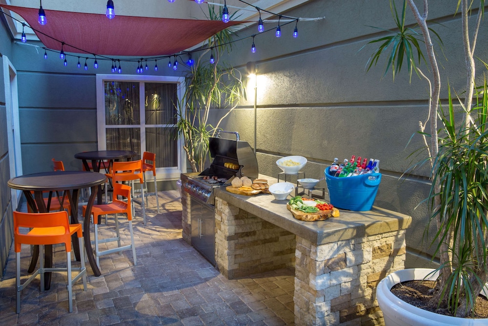 Homewood Suites by Hilton Orlando-International Drive/Convention Center — Restaurant & bars in Orlando, Florida