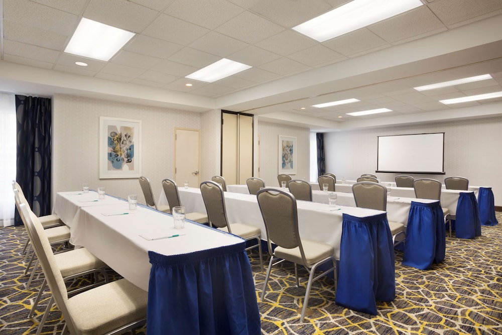 Homewood Suites by Hilton Orlando-International Drive/Convention Center — Hotel building in Orlando, Florida