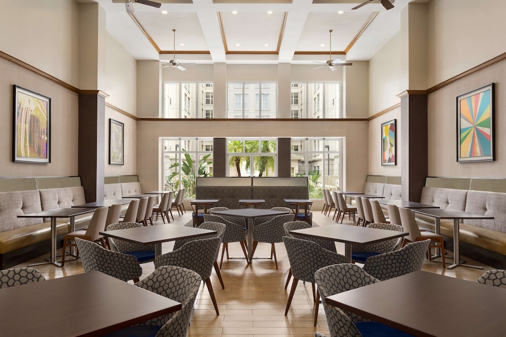 Homewood Suites by Hilton Orlando-International Drive/Convention Center — Restaurant & bars in Orlando, Florida